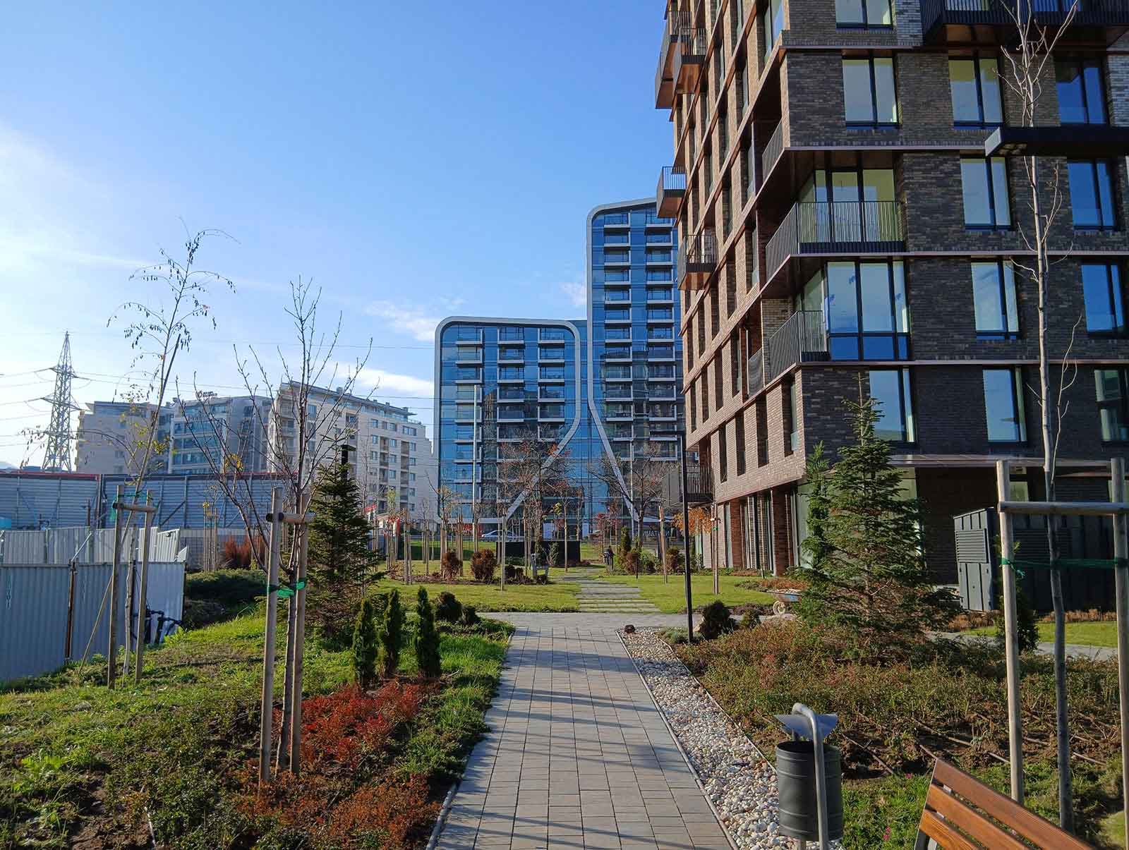 عکاسی در روز با دوربین گلکسی A16 بدون زوم