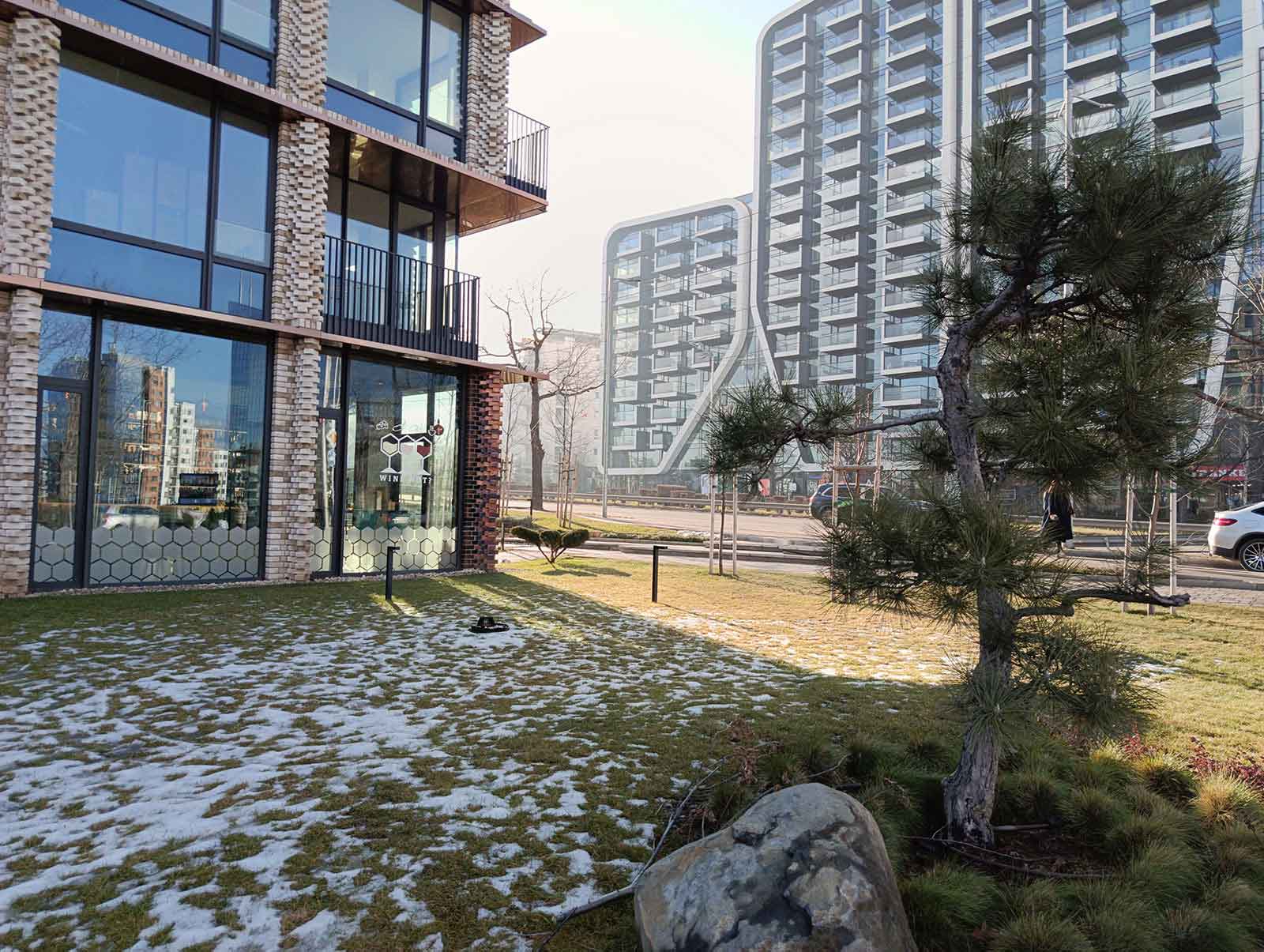 عکاسی در روز با دوربین ردمی نوت 14 4G بدون زوم